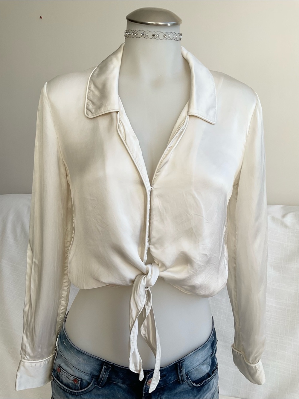 Wilfred | Aritzia Ivory Cupro Tie Front Cropped Blouse | XXS (fits to Small)